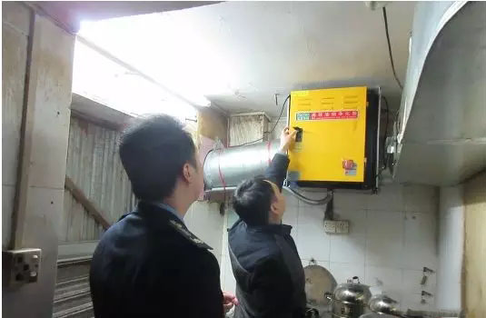专项整治餐饮服务单位油烟排放,营造放心的饮食环境!.webp.jpg